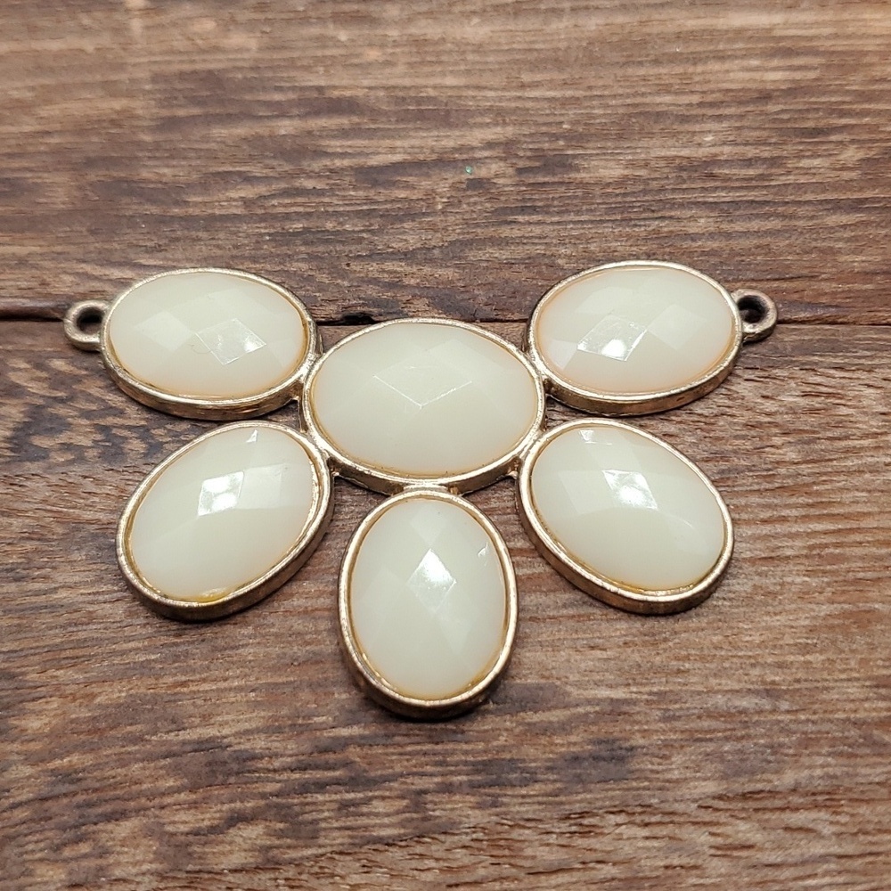 Eggshell Egyptian paradise‎ pendant